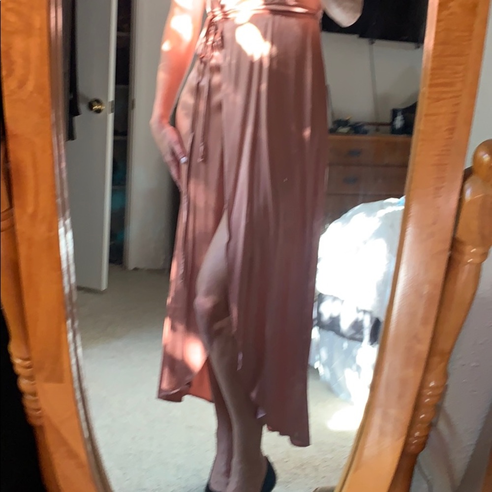 Like new Wayf short sleeve wrap gown - Picture 6 of 8